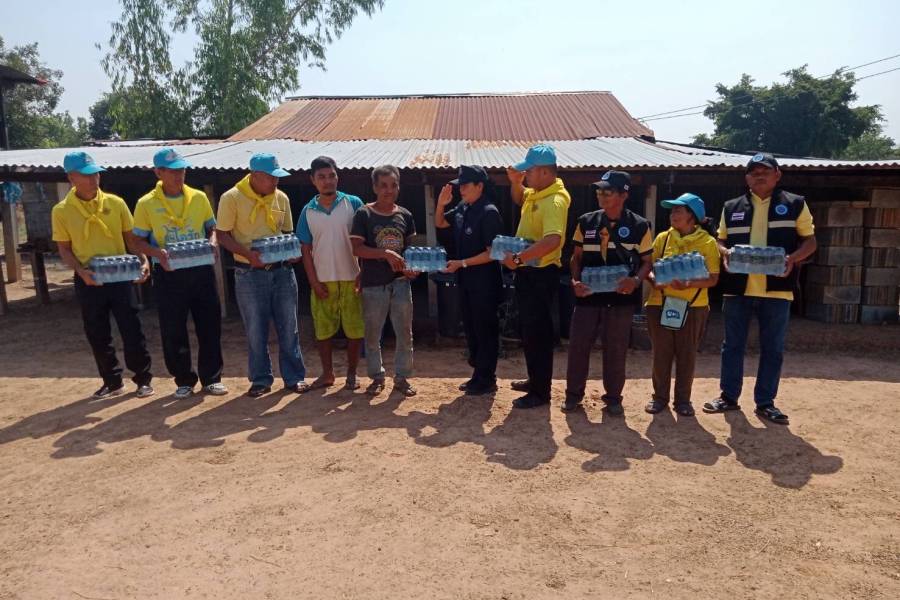 14 ก.พ.67 ลงพื้นที่สำรวจที่พักอาศัยของผู้ยากไร้, ผู้พิการ และ มอบน้ำดื่ม บก.ทท. เพื่อบรรเทาความเดือดร้อนในเบื้องต้น ณ บ้านโนนเค็ง ม.6 ต.เเขม อ.อุทุมพรพิสัย จว.ศ.ก.